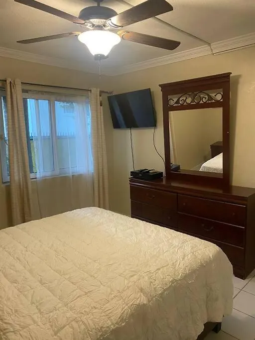 Condo In The Middle Of Everything! Nassau Appartement